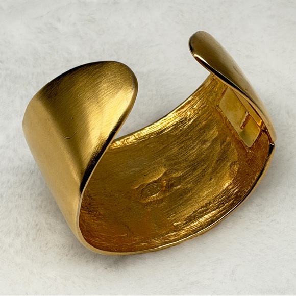 Vintage Signed Kenneth Lane Matte Gold Wide Hinged Cuff Bracelet KJL 1.5”x 6.5” - Picture 8 of 16